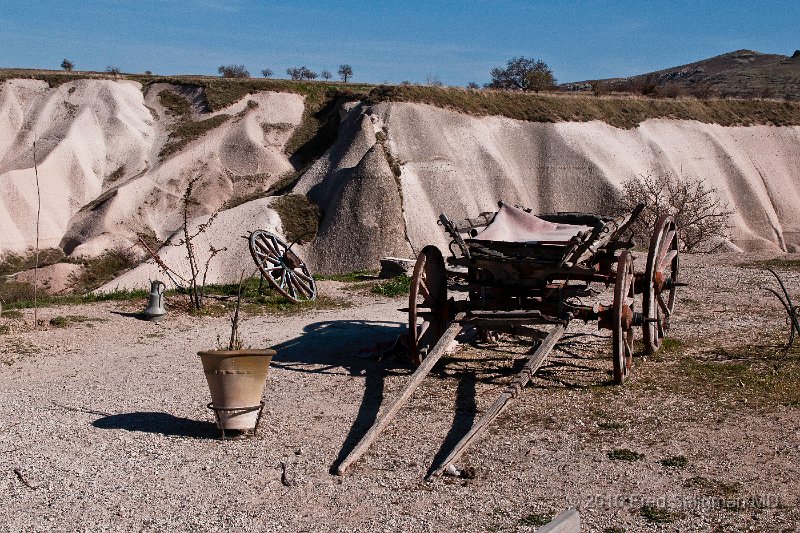 20100405_160002 D300.jpg - Old Cart, Pigeon Valley